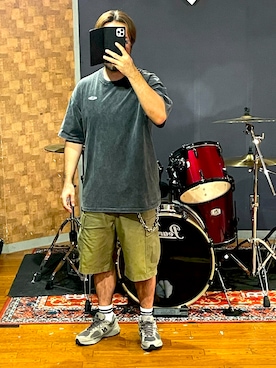 「アイテム（スニーカー、グレー系）」を使った、minetoraさん（メンズ・171cm）の夏コーディネート