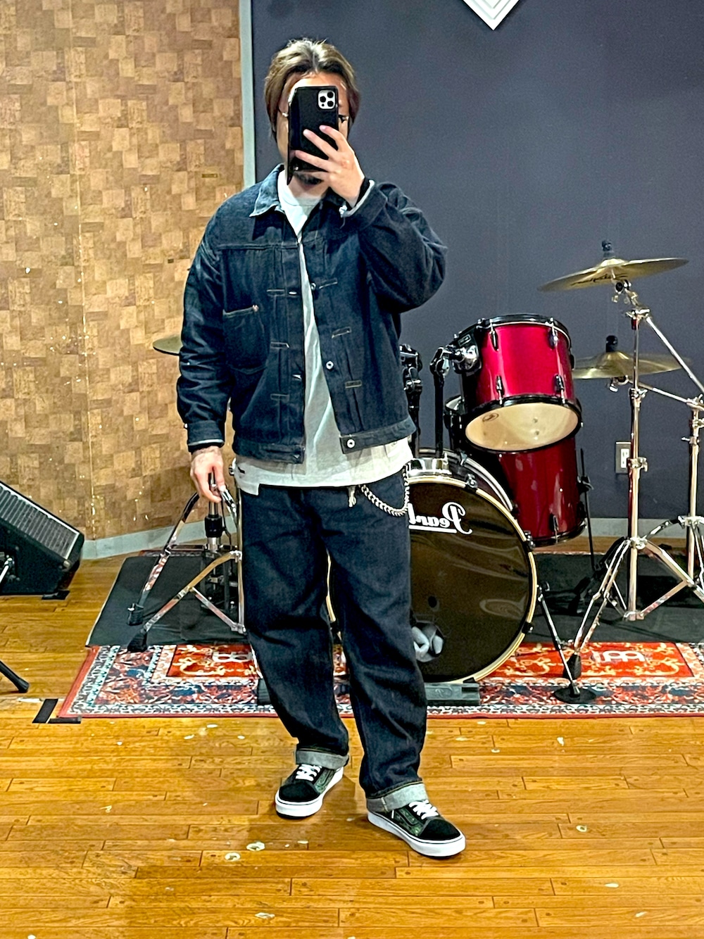 「onepieceofrock、wtaps、NEIGHBORHOOD、VANS、TRADMAN'S BONSAI、大人カジュアル、デニム、スニーカー、シンプルコーデ、いいね、save、フォローお願いします🤑、アメカジ、デニムオンデニム、レイヤードスタイル、休日スタイル、メンズファッション」｜「onepieceofrockのアイテム（デニムジャケット、ブルー系）」を使った、minetoraさん（メンズ・171cm）の春コーディネートの1枚目の写真