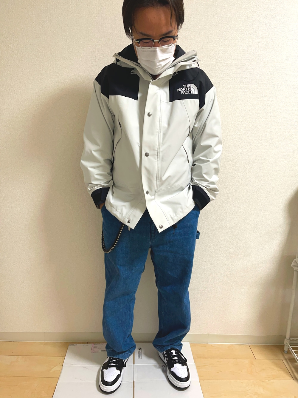 「wtaps、THE NORTH FACE、NIKE、マウンテンパーカー、スニーカー、デニム、ペインターパンツ、ゴアテックス、機能性素材、大人カジュアル、シンプル、ストリート、カジュアル、いいね、save、フォローお願いします🤑、大人コーデ」｜「THE NORTH FACEのアイテム（マウンテンパーカー、ホワイト系）」を使った、minetoraさん（メンズ・171cm）の冬コーディネートの1枚目の写真