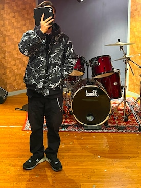 「CALEE（キャリー）のアイテム（MA-1）」を使った、minetoraさん（メンズ・170cm）の春コーディネート