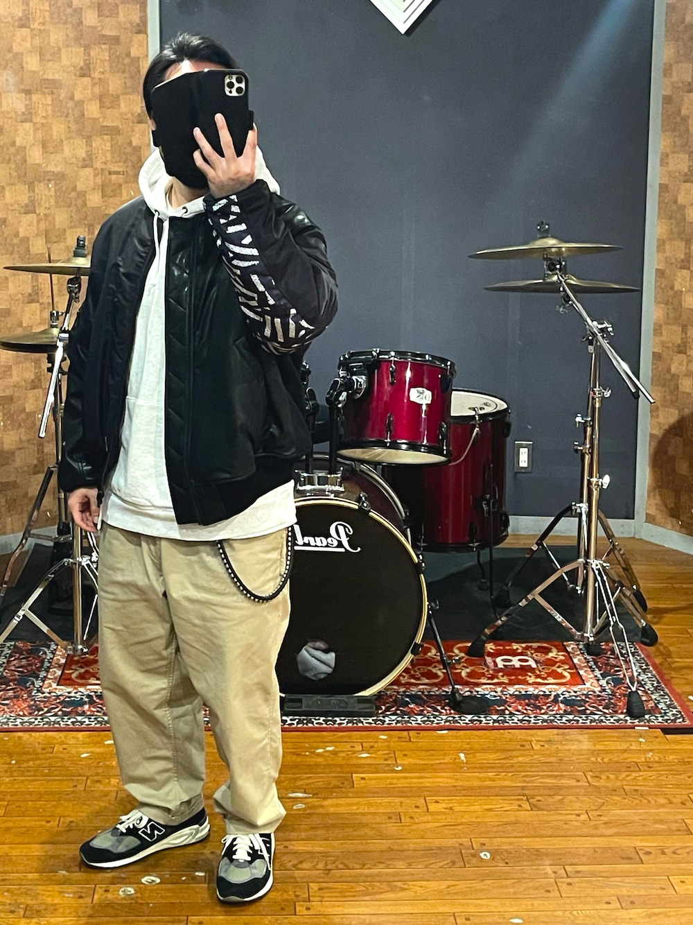 「大人カジュアル、カジュアル、MA-1、チノパン、スニーカー、パーカー、おしゃれさんと繋がりたい、いいね、save、フォローお願いします🤑、ストリート、冬コーデ、wtaps、New Balance、NEIGHBORHOOD、BROCHURE、CALEE」｜「NEIGHBORHOODのアイテム（MA-1、ブラック系）」を使った、minetoraさん（メンズ・171cm）の冬コーディネートの1枚目の写真