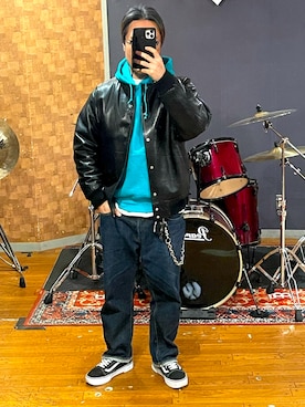 「wackomariaのアイテム（スタジャン、ブラック系）」を使った、峰虎さん（メンズ・171cm）の春コーディネート