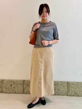 「URBAN RESEARCH DOORS（アーバンリサーチドアーズ）の製品染めカラースカート（スカート）」を使った、八木野　由季さん（レディース・162cm）の夏コーディネート