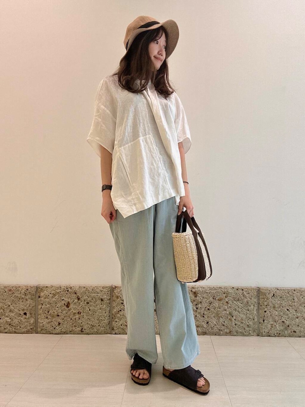 「シンプル、デニム、Wrangler、かぐれ、リゾート、newarrival、休日スタイル、ゆったり、サンダルコーデ、楽ちん、お出かけコーデ、清涼感、20代後半、旅行コーデ、ここでしか手に入らない別注アイテム」｜「ORCIVALのORCIVAL　6PANEL NATURAL HAT（ハット、ベージュ系）」を使った、八木野　由季さん（レディース・165cm）の春コーディネートの1枚目の写真