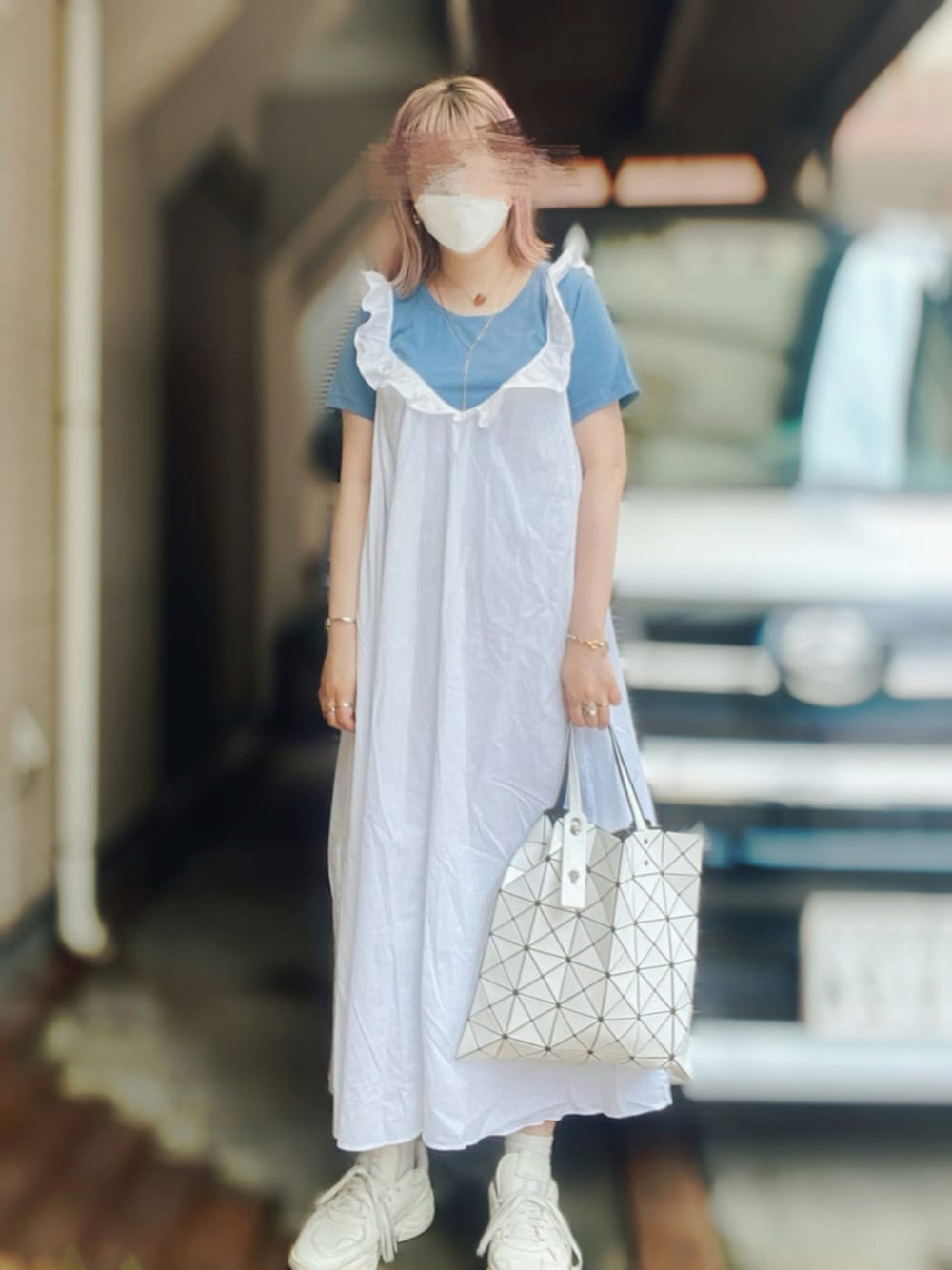 「休日スタイル、夏、シンプル、リラックススタイル、白ワンピース、白スニーカー、ワンピース、ユニクロ、H&M、プチプラ」｜「H&Mのアイテム（ワンピース/ドレス、ホワイト系）」を使った、ykさん（レディース・160cm）の夏コーディネートの1枚目の写真