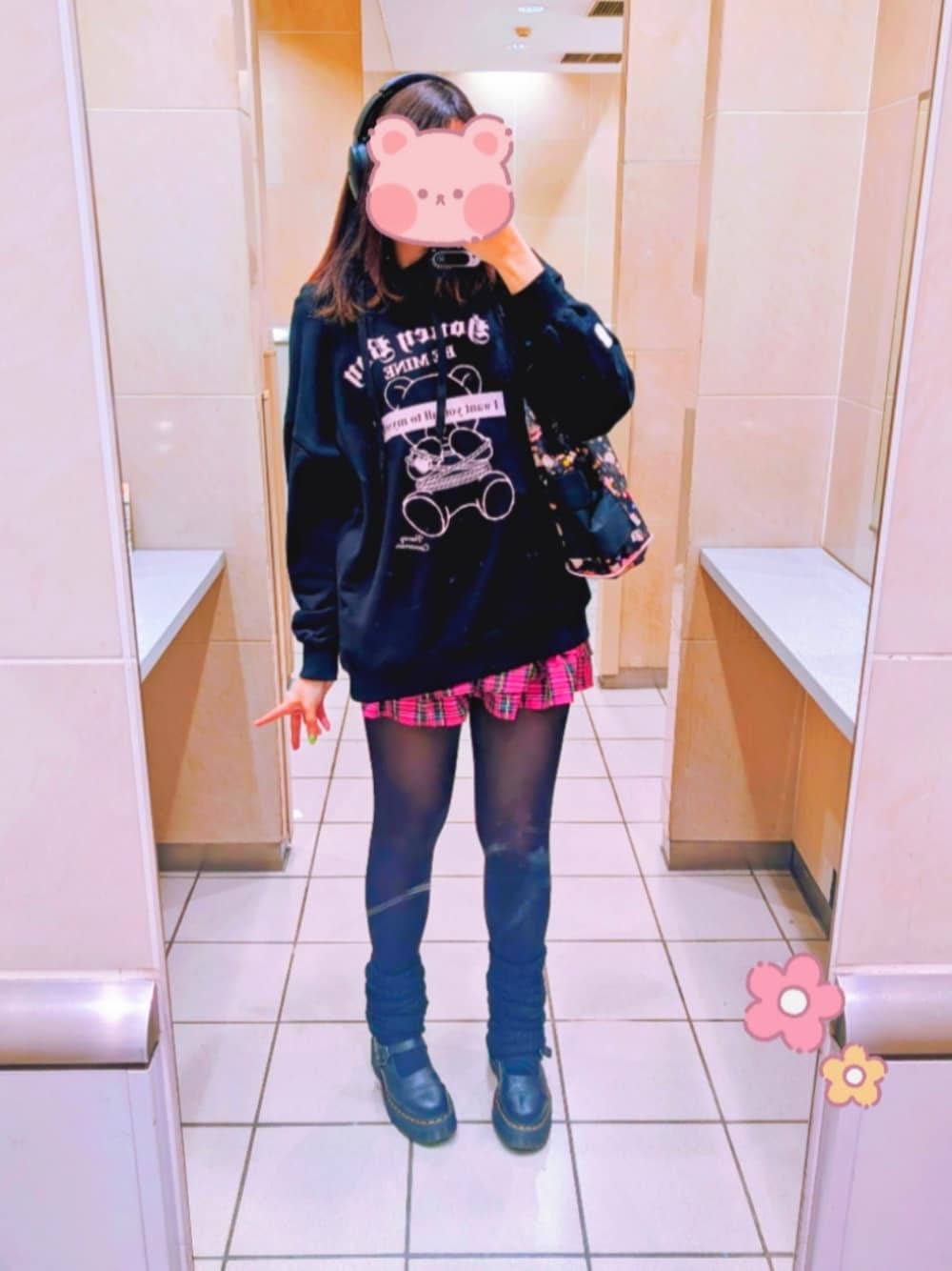 「ピンク×ブラック、ぽっちゃり、ロック、タイツ」｜「Dr. Martensの《Dr.Martens》QUAD RETRO ADDINA FLWR（ドレスシューズ、ブラック系）」を使った、ありっちさん（骨格ウェーブ・レディース・178cm）の春コーディネートの1枚目の写真