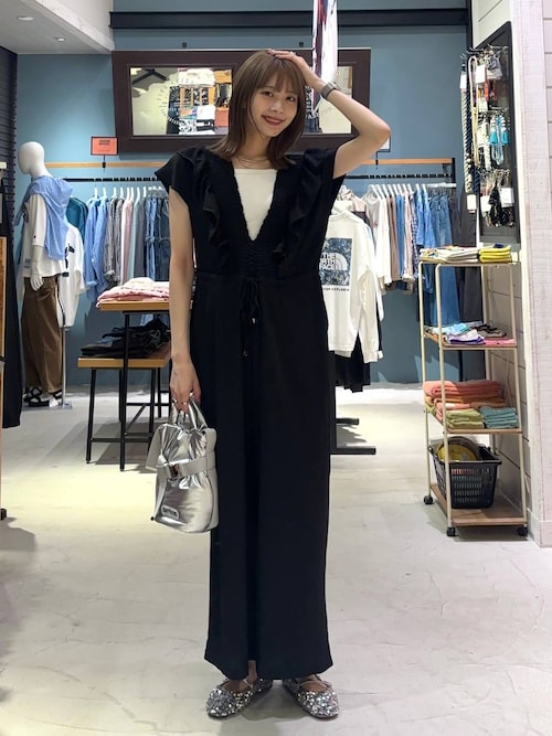 セール】[さらっとした楊柳素材]Vネックフリルサロペット