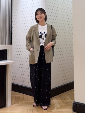 「A part by（アパートバイ）の【別注】MICKEYMOUSE_TEE（Tシャツ/カットソー、ホワイト系）」を使った、なつみさん（レディース・162cm）の春コーディネート