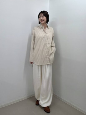 「A part by（アパートバイ）の【LA FINE BOUCHEコラボ】ストライプシャツ（シャツ/ブラウス、ベージュ系）」を使った、なつみさん（レディース・162cm）の秋コーディネート