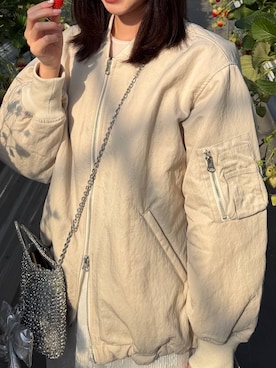 「アイテム（MA-1、ベージュ系）」を使った、なつみさん（レディース・162cm）の春コーディネート