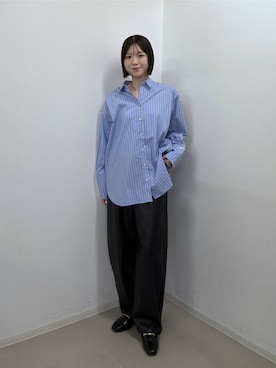 「A part by（アパートバイ）の【LA FINE BOUCHEコラボ】ストライプシャツ（シャツ/ブラウス、ブルー系）」を使った、なつみさん（レディース・162cm）の秋コーディネート