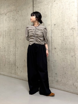 「KBF（ケイビーエフ）のフロントギャザーコンパクトブラウス（シャツ/ブラウス、ベージュ系）」を使った、mamiさん（レディース・153cm）の春コーディネート