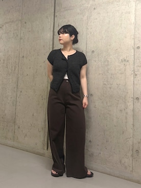 「KBF（ケイビーエフ）のコンパクトメランジニット（ニット/セーター、グレー系）」を使った、mamiさん（レディース・153cm）の春コーディネート