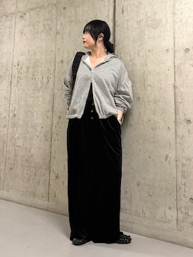 「KBF（ケイビーエフ）のフロントZIPギャザーフーディー（パーカー、グレー系）」を使った、mamiさん（レディース・153cm）の秋コーディネート
