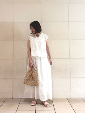 「URBAN RESEARCH DOORS（アーバンリサーチドアーズ）のパッチワーク刺繍スカート（スカート、ホワイト系）」を使った、　寺内　早紀さん（レディース・153cm）の夏コーディネート
