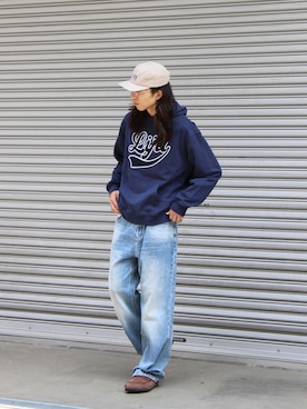 「WISM（ウィズム）のLiju / リジュ Gallery SELVEDGE SIGNATURE DENIM（デニムパンツ、ブルー系）」を使った、鈴木 健心さん（メンズ・176cm）の夏コーディネート