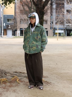 「WISM（ウィズム）のWISM ORIGINAL PRODUCT Waffle Hoodie（パーカー、ホワイト系）」を使った、鈴木 健心さん（メンズ・176cm）の冬コーディネート