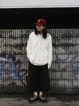 「WISM（ウィズム）のINTODUSK / イントゥダスク EDGE SHORTS（その他パンツ、ブラック系）」を使った、鈴木 健心さん（メンズ・176cm）の春コーディネート