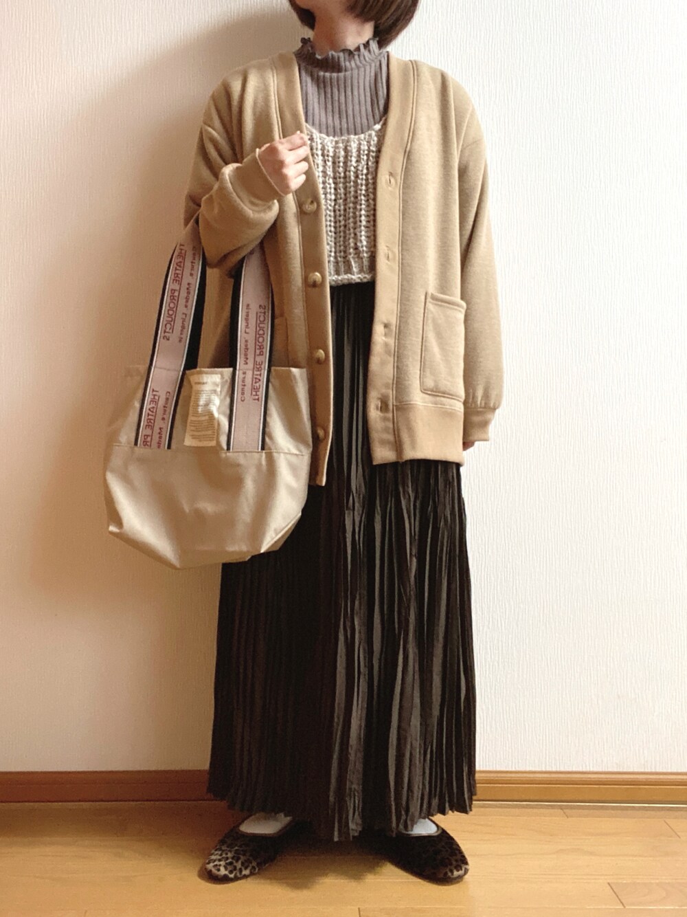 「プチプラ、しまむら、低身長、秋服、ゆったりコーデ、カジュアルコーデ、ブラウン、トートバッグ、レイヤードスタイル、ベスト」｜「niko and...の[マイナビ TGC 2021A/W 着用アイテム]洗えるペーパー風ニットビスチェ（ベスト、ベージュ系）」を使った、mimiさん（レディース・150cm）の秋コーディネートの1枚目の写真