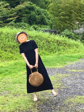 「coca（coca）（コカ）のショートスリーブボートネックサマーニットワンピース（ワンピース、ブラック系）」を使った、まおさん（レディース・165cm）の夏コーディネート
