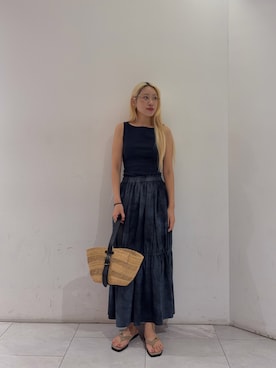「URBAN RESEARCH（アーバンリサーチ）のNomat　SHIRRING SKT/HAND-DYED（スカート、ブルー系）」を使った、marieさん（レディース・165cm）の夏コーディネート