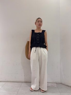 「URBAN RESEARCH（アーバンリサーチ）の『3サイズ展開』綿麻デニムイージーパンツ（デニムパンツ、ホワイト系）」を使った、marieさん（レディース・165cm）の夏コーディネート