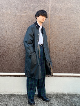 「トリッカーズ」｜「アイテム（ステンカラーコート）」を使った、UNAさん（メンズ・170cm）の秋コーディネート