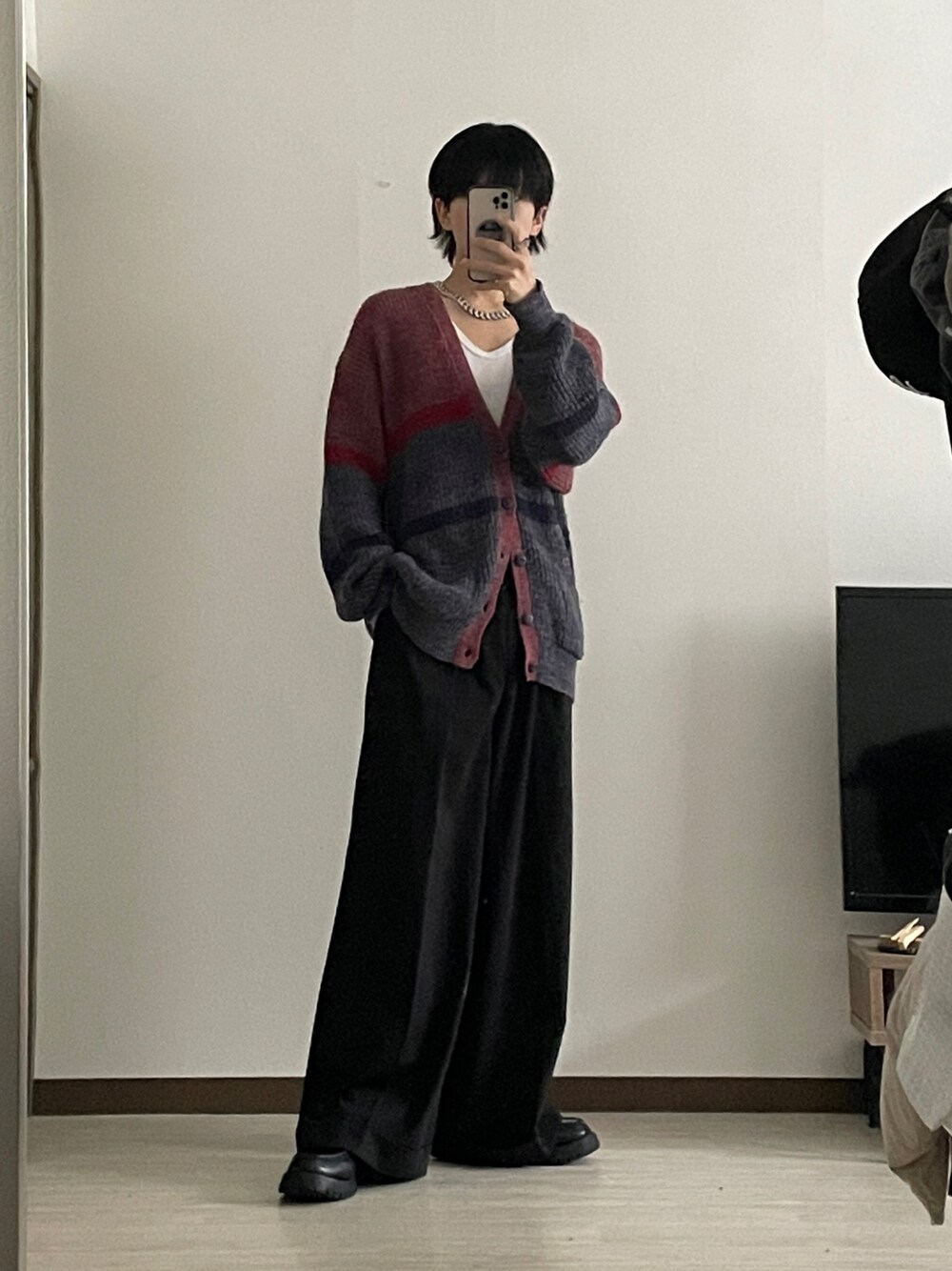 「VINTAGEのアイテム（カーディガン/ボレロ、レッド系）」を使った、Masatoさん（メンズ・167cm）の冬コーディネートの1枚目の写真