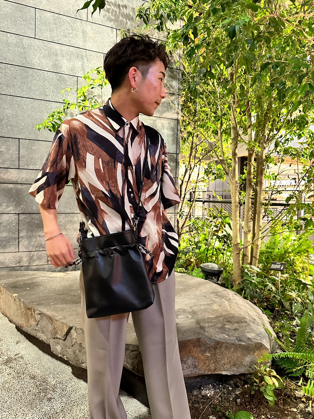 「柄シャツ、カジュアルコーデ、大人カジュアル、メンズファッション、いいね、save、フォローお願いします🤑、スラックス、シャツ」｜「tk.TAKEO KIKUCHIのテックリネンシャンブレーワイドパンツ（その他パンツ、ベージュ系）」を使った、翔ちゃんさん（メンズ・170cm）の春コーディネートの1枚目の写真