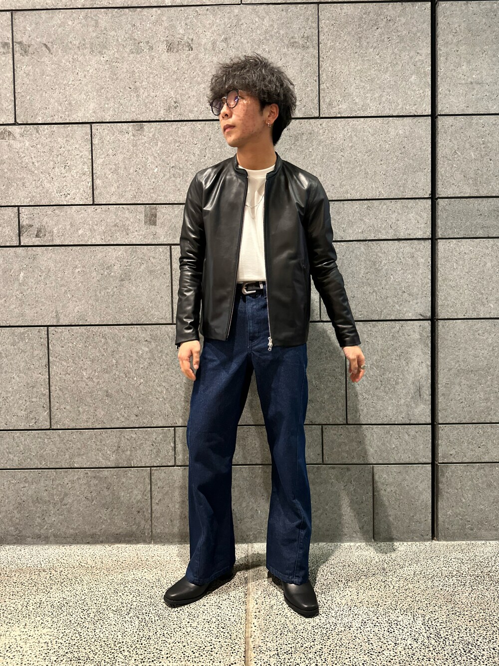 「シンプルコーデ、大人カジュアル、春コーデ、ジャケット、デニム、ロンT、革靴」｜「tk.TAKEO KIKUCHIの【日本製】はりぷる長袖カットソー（Tシャツ/カットソー、ホワイト系）」を使った、翔ちゃんさん（メンズ・170cm）の春コーディネートの1枚目の写真