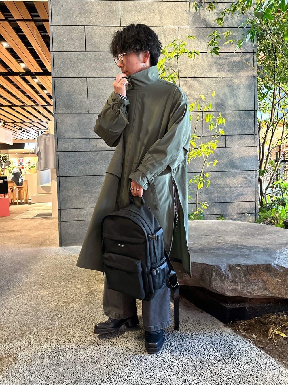 「モッズコート カーキ、ミニタリー、ストライプシャツ、春コーデ、コート、アウター」｜「tk.TAKEO KIKUCHIのスタンドモッズコート（モッズコート、グリーン系）」を使った、翔ちゃんさん（メンズ・170cm）の春コーディネートの1枚目の写真