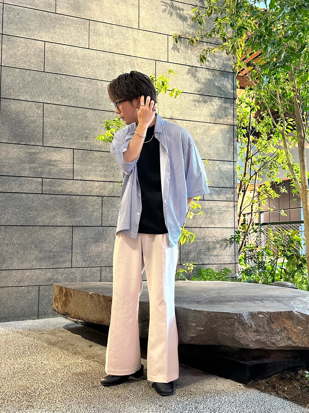 「夏コーデ、オーバーサイズ、メンズファッション、ワイドパンツ、キレイめ、フレアパンツ、ミュール」｜「tk.TAKEO KIKUCHIのアソートヒールミュール（サンダル、ブラック系）」を使った、翔ちゃんさん（メンズ・170cm）の夏コーディネートの1枚目の写真