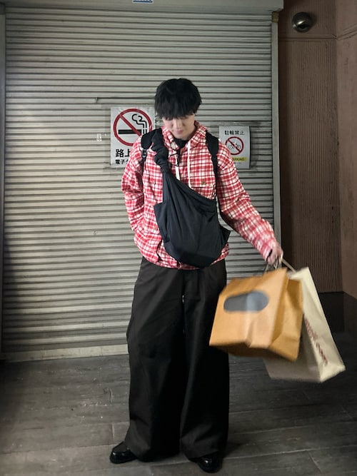 「Camphor wood(カンファーウッド)のsuper wide baggy polyester slacks / スーパーワイドバギーポリエステルスラックス(スラックス)」を使った、レンタロウさん(メンズ・175cm)の春コーディネート