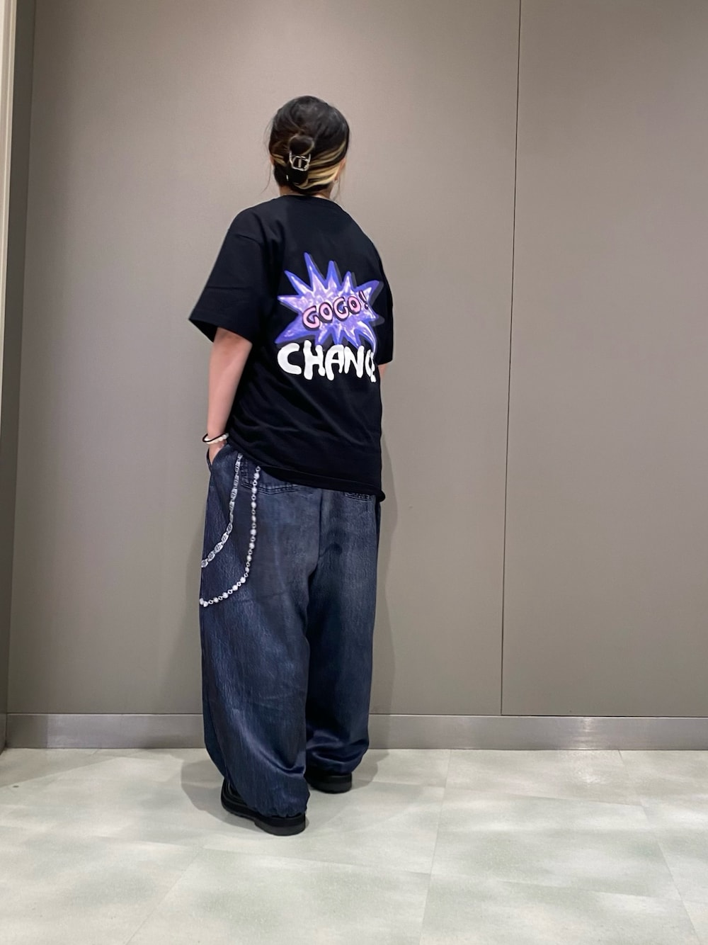 「guernika、JUGGLER、talking about abstraction」｜「TALKING ABOUT THE ABSTRACTIONのTALKING ABOUT THE ABSTRACTION/トーキングアバウトジアブストラクション/別注 PRINT DENIM WITH CHAIN（その他パンツ、ブラック系）」を使った、runaさん（レディース・159cm）の夏コーディネートの1枚目の写真