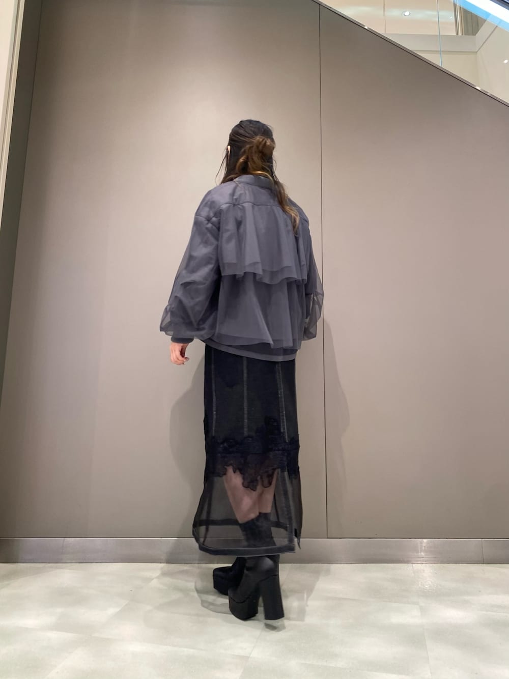 「AULA AILAのAULA AILA/アウラアイラ/MESH COMBINATION TULLE LAYERED BLOUSON/メッシュコンビネーションチュールレイヤードブルゾン（ブルゾン、シルバー系）」を使った、runaさん（レディース・159cm）の冬コーディネートの1枚目の写真