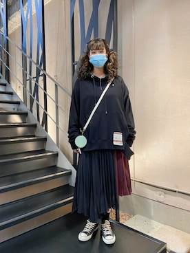 「秋トレンド2021」｜「アイテム（PC・スマホグッズ/家電）」を使った、runaさん（レディース・159cm）の夏コーディネート