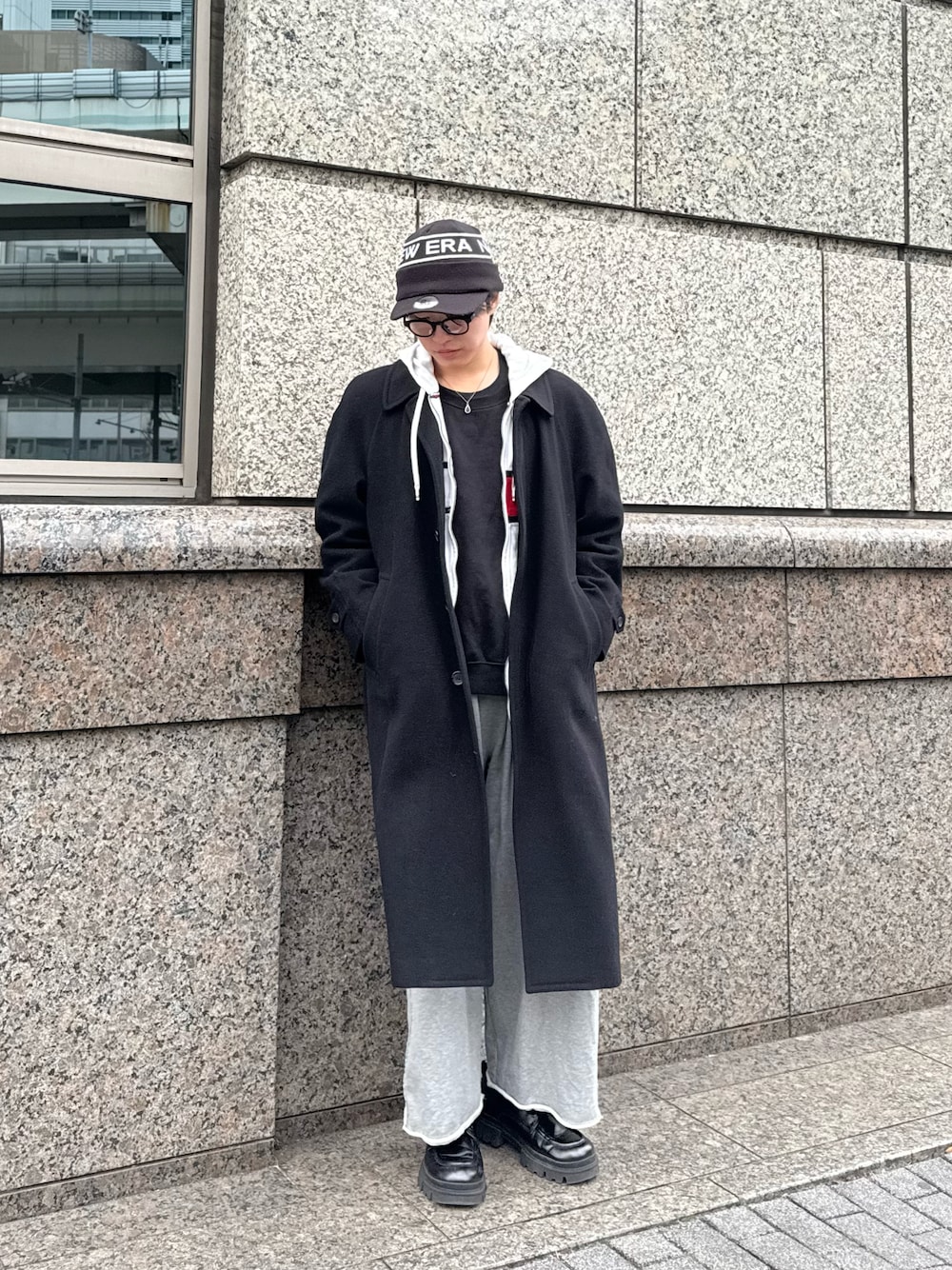 ZARAのアイテムを使った「黒コート」の人気ファッションコーディネート