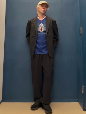 「adidas（アディダス）のサッカー日本代表 2026 ホーム レプリカ ユニフォーム / adidas（Tシャツ/カットソー）」を使った、Kncnさん（メンズ・181cm）の冬コーディネート