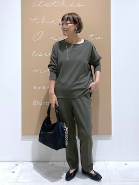 「Elura（エルーラ）の【体型カバーが叶う定番パンツ/4サイズ展開】サマ見えリラクシーテーパードパンツ＜低身長サイズあり＞/1052441（その他パンツ、グリーン系）」を使った、maturi0108さん（レディース・164cm）の秋コーディネート