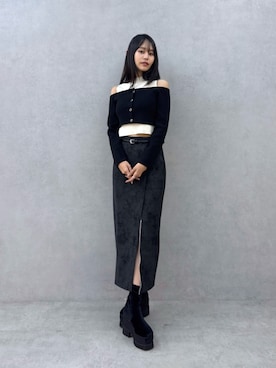 「MURUA（ムルーア）のオフショルカーデドッキングリブニット　冬服（ニット/セーター、ブラック系）」を使った、ELENさん（レディース・166cm）の秋コーディネート