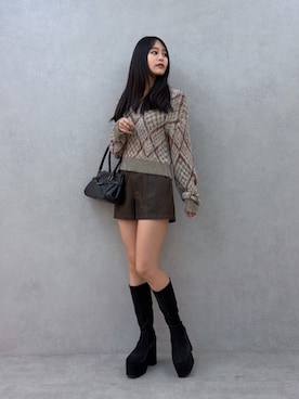「MURUA（ムルーア）のベルトポイントボストンバッグ（ボストンバッグ、ブラック系）」を使った、ELENさん（レディース・166cm）の秋コーディネート