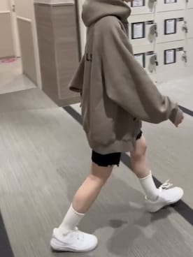 「FOG ESSENTIALS（エフオージーエッセンシャルズ）のアイテム（トップス）」を使った、ayumiさん（レディース・160cm）の春コーディネート