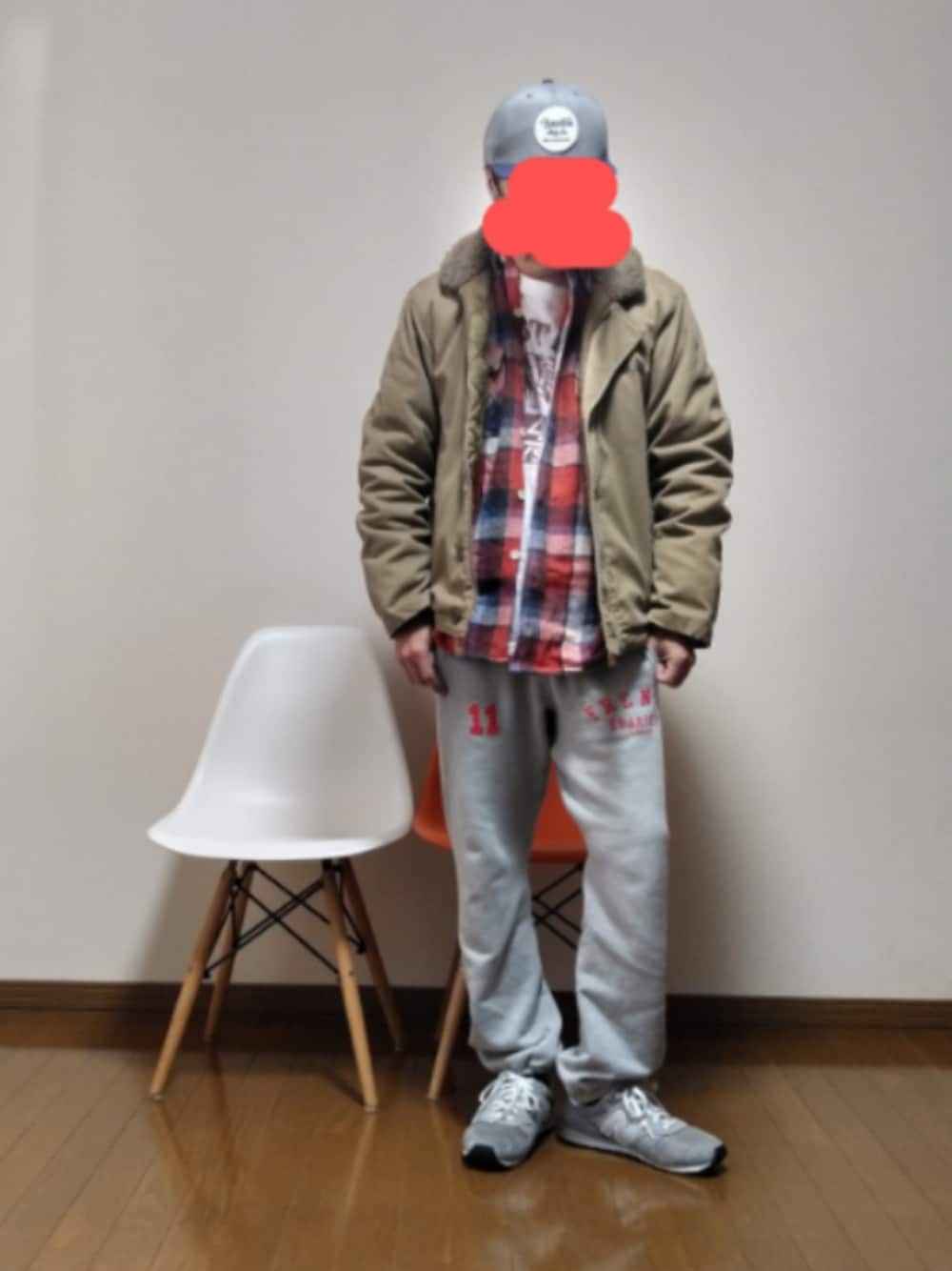 「アメカジ、キャップ、N-1、デッキジャケット、スウェットパンツ、チェックシャツ、チェック、ネルシャツ、ニューバランス」｜「BRIXTONのアイテム（キャップ、グレー系）」を使った、urotasadamakさん（メンズ・168cm）の冬コーディネートの1枚目の写真