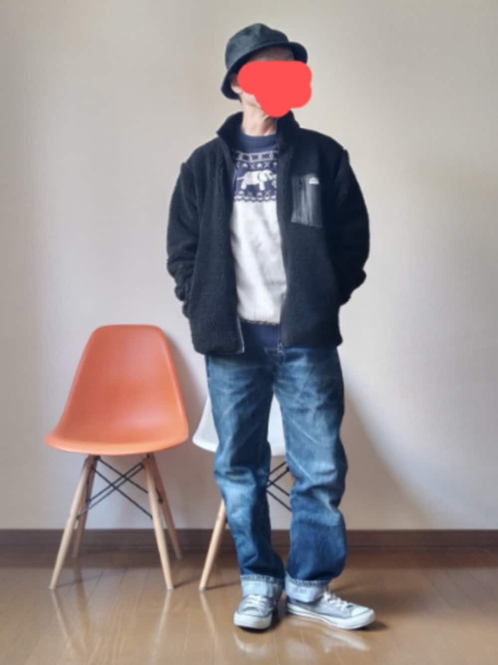 「アメカジ、デニム、デニムパンツ、ハット、バケットハット、フリースジャケット、ボアジャケット、コンバース、コンバース オールスター、ニット」｜「NEW ERAのアイテム（ハット、ブルー系）」を使った、urotasadamakさん（メンズ・168cm）の冬コーディネートの1枚目の写真