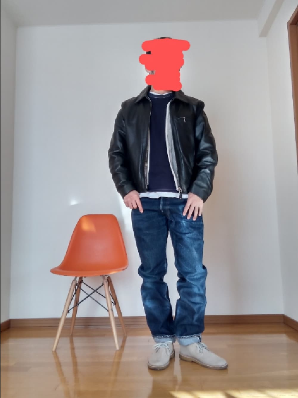 「デニム、デニムパンツ、アメカジ、アメカジコーデ、レザージャケット、デザートブーツ、スウェット」｜「古着のレザージャケット（ライダースジャケット、ブラック系）」を使った、urotasadamakさん（メンズ・168cm）の冬コーディネートの1枚目の写真