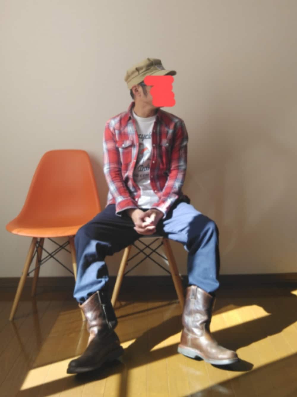 「アメカジ、ワークスタイル、ボアジャケット、チェックシャツ、ペコスブーツ、ワークキャップ」｜「Dickiesのジョガーパンツ（その他パンツ、ブルー系）」を使った、urotasadamakさん（メンズ・168cm）の冬コーディネートの1枚目の写真