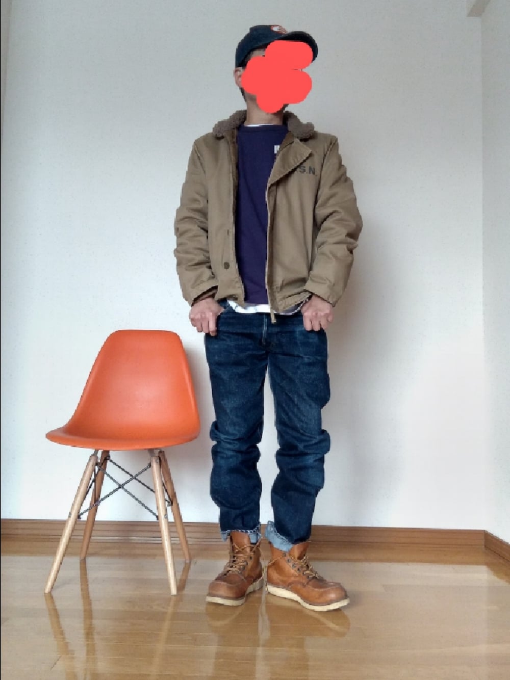 「アメカジ、アメカジコーデ、キャップ、デニム、デニムパンツ、Tシャツ、レイヤードスタイル、デッキジャケット、N-1、RED WING、アイリッシュセッター、875、セッター」｜「Denimeのシンズ（デニムパンツ、ブルー系）」を使った、urotasadamakさん（メンズ・168cm）の冬コーディネートの1枚目の写真
