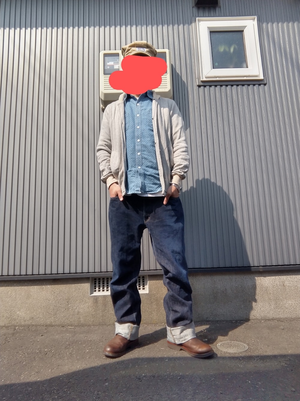 「アメカジ、ドット柄、デニム、デニムパンツ、ワークキャップ、ブーツ、ペコスブーツ」｜「STIFFのワークキャップ（キャスケット、ベージュ系）」を使った、urotasadamakさん（メンズ・168cm）の春コーディネートの1枚目の写真