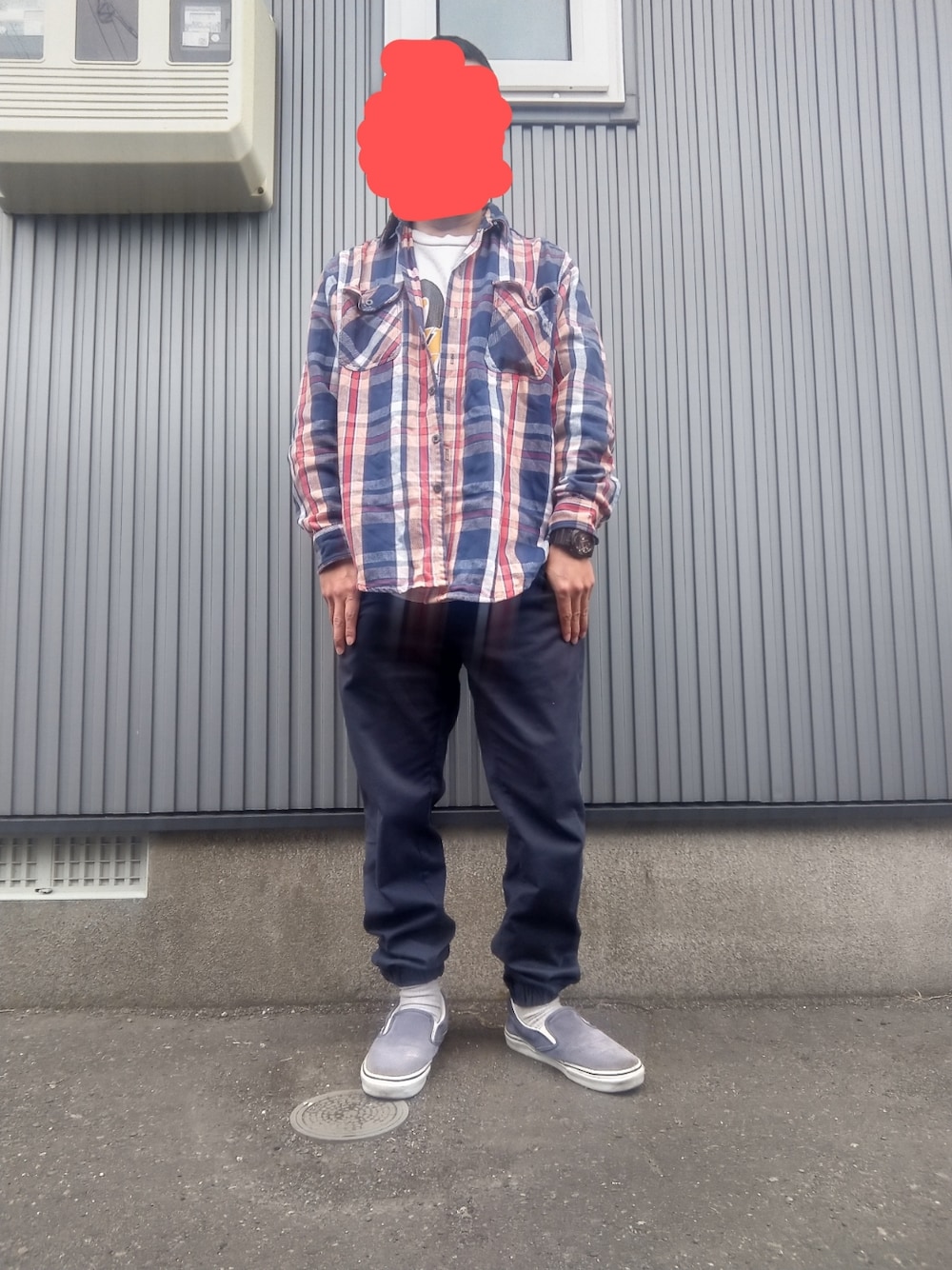 「アメカジ、チェックシャツ、チェック、ジョカーパンツ、スリッポン、Gショック、古着、ネルシャツ」｜「Prentissのチェックネルシャツ（シャツ/ブラウス、ブルー系）」を使った、urotasadamakさん（メンズ・168cm）の春コーディネートの1枚目の写真