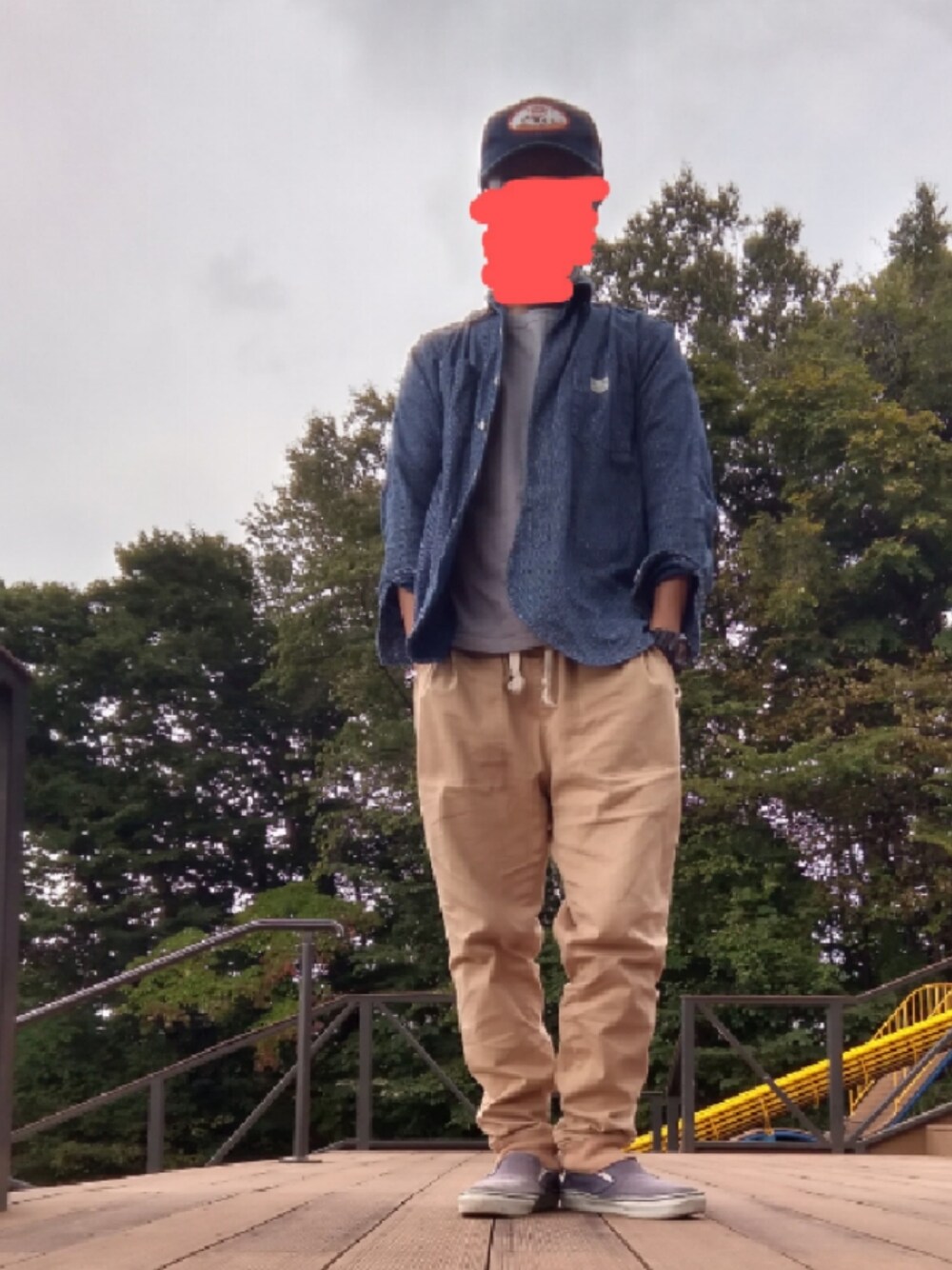 「キャップ、ドット、ドット柄、ドットシャツ、ジョカーパンツ、リブパンツ、スリッポン、アメカジ」｜「WEST RIDEのアイテム（シャツ/ブラウス、ブルー系）」を使った、urotasadamakさん（メンズ・168cm）の秋コーディネートの1枚目の写真